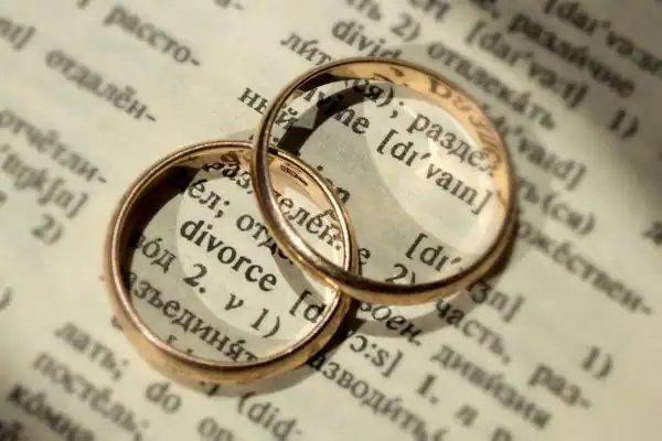 Image of rings removed before divorce mediation Blackpool